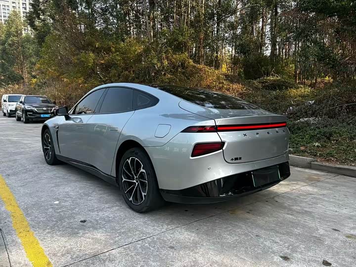 Фото 8 - XPeng P7