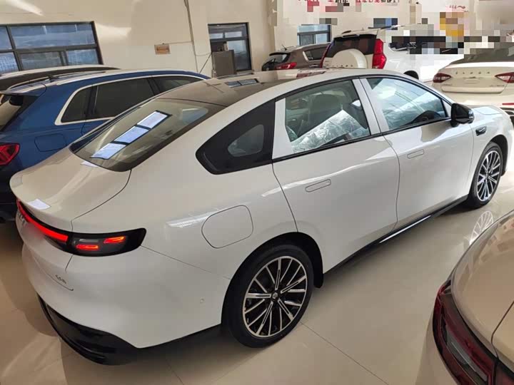 Фото 7 - Leapmotor B01