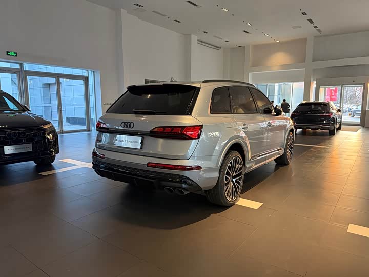 Фото 5 - Audi SQ7