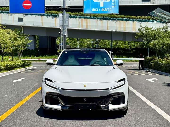 Фото 1 - Ferrari Purosangue