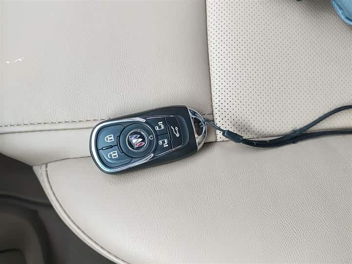 Фото 8 - Buick GL8 ES