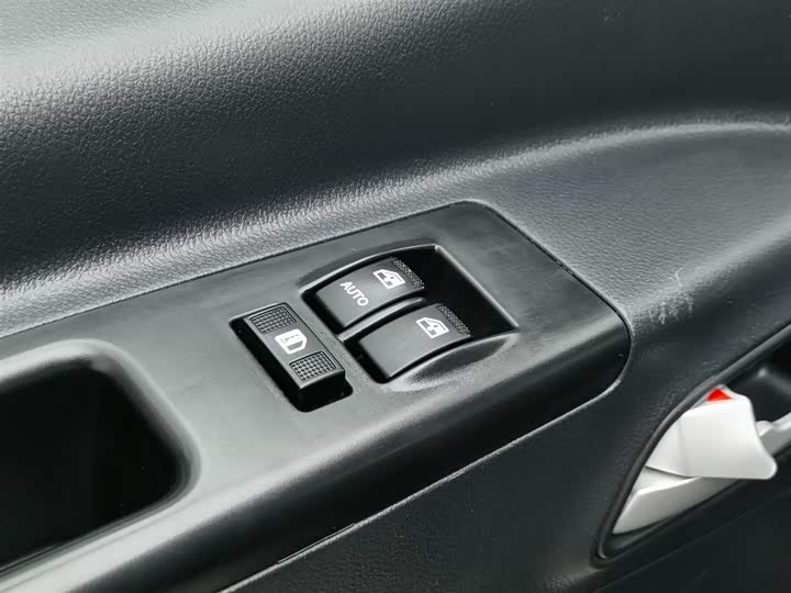 Фото 8 - JAC Refine M3