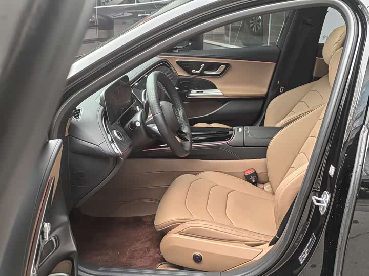 Фото 2 - Mercedes-Benz E-Class