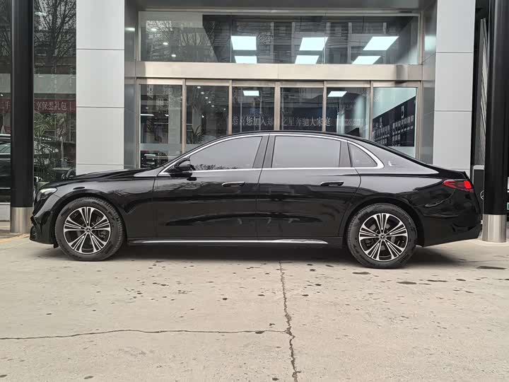 Фото 4 - Mercedes-Benz E-Class