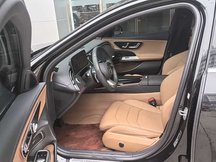 Фото 5 - Mercedes-Benz E-Class