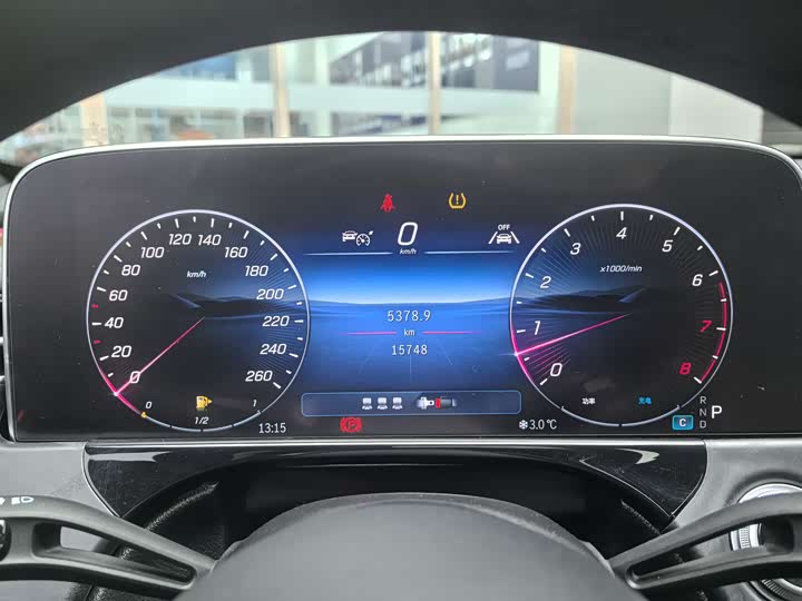 Фото 9 - Mercedes-Benz E-Class