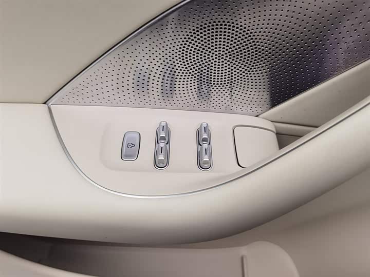 Фото 9 - Luxeed R7