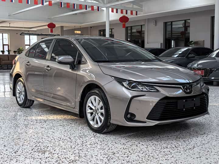 Фото 3 - Toyota Corolla