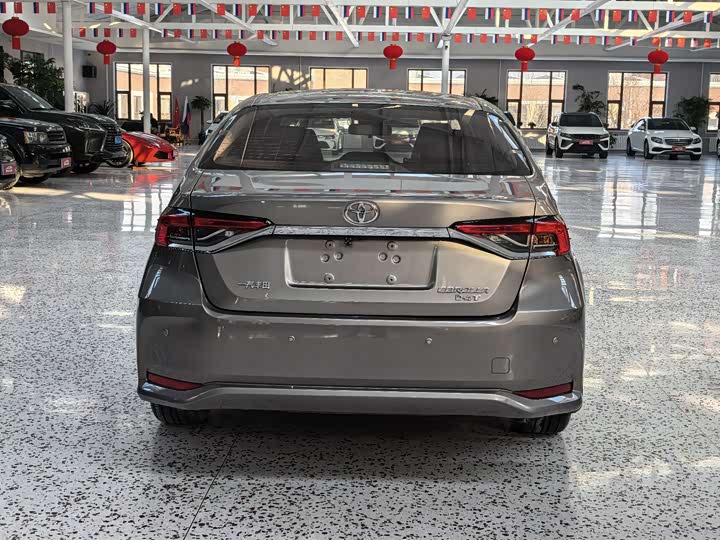 Фото 4 - Toyota Corolla