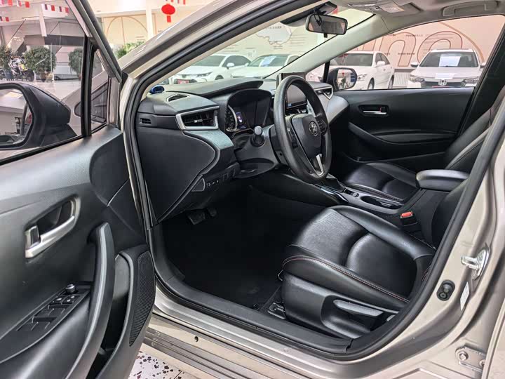 Фото 7 - Toyota Corolla