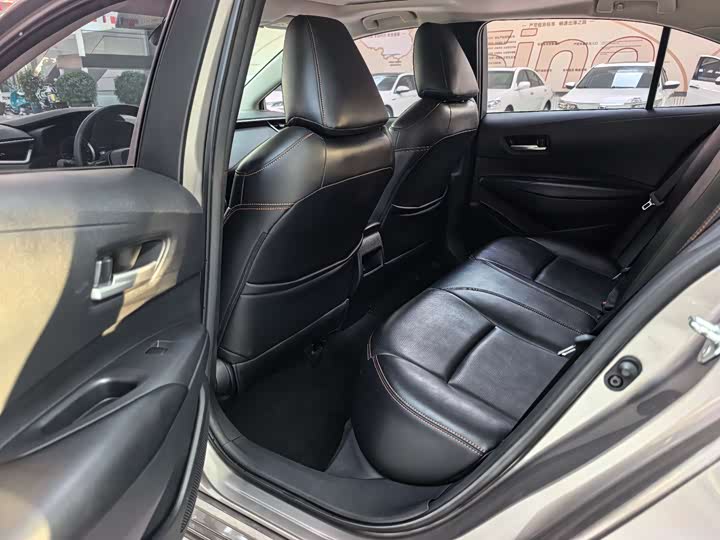 Фото 8 - Toyota Corolla