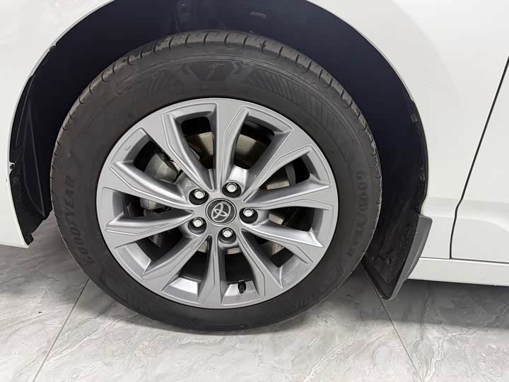 Фото 7 - Toyota Avalon