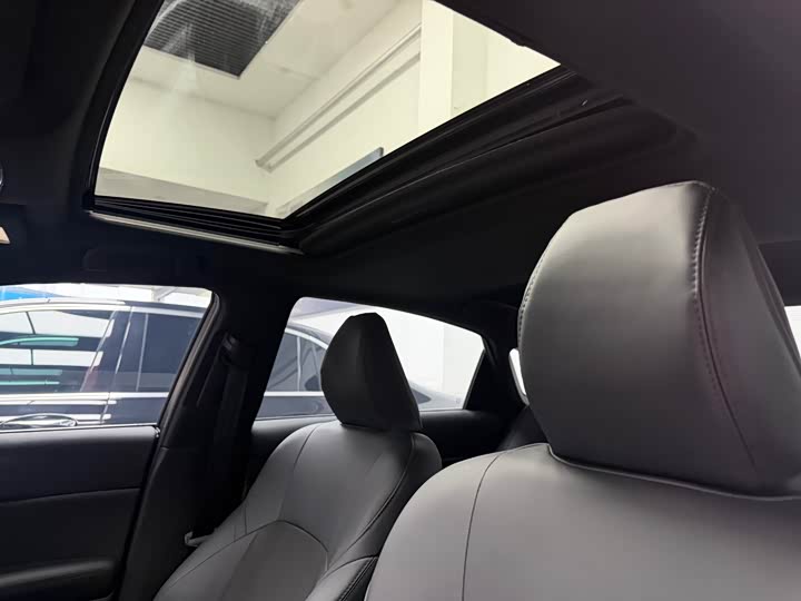 Фото 8 - Toyota Avalon