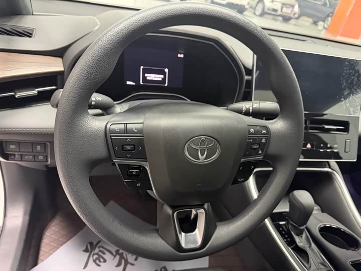 Фото 9 - Toyota Avalon