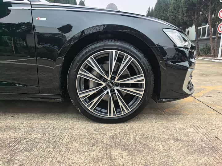 Фото 5 - Audi A6L