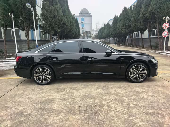 Фото 6 - Audi A6L