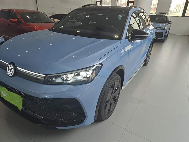 Фото 2 - Volkswagen Tiguan L Pro