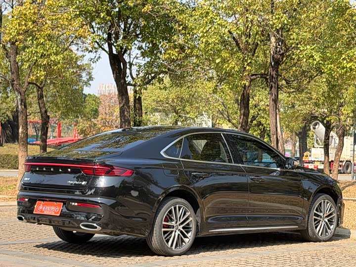 Фото 6 - Geely Preface