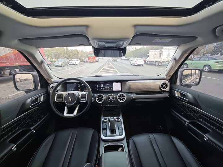 Фото 4 - Tank 300