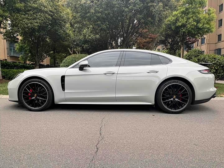 Фото 3 - Porsche Panamera