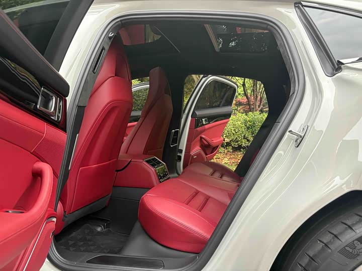 Фото 7 - Porsche Panamera