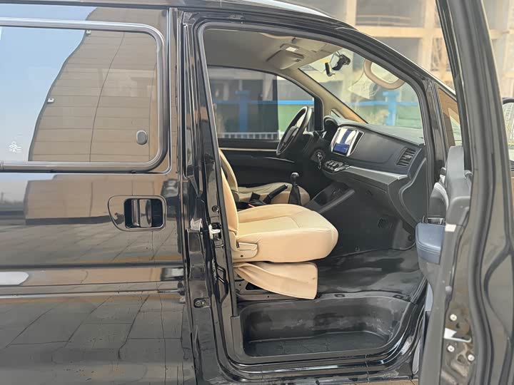 Фото 9 - Dongfeng Forthing Lingzhi M5