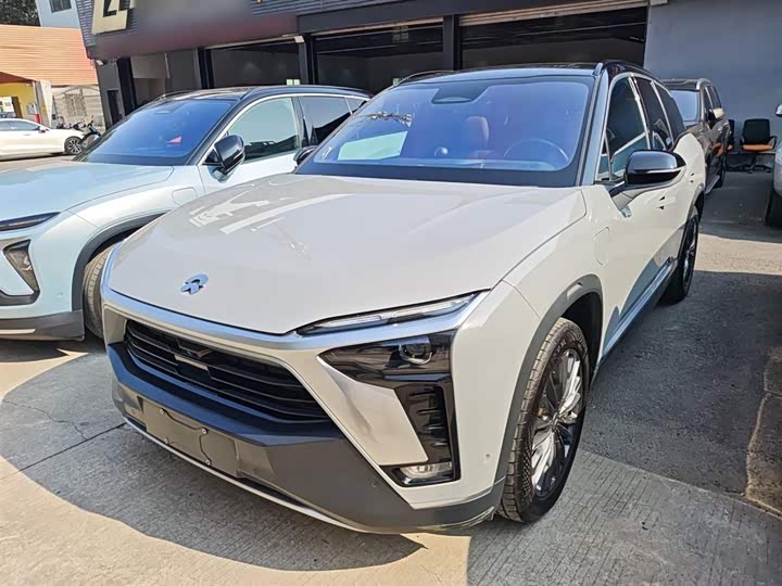 Фото 1 - Nio ES8