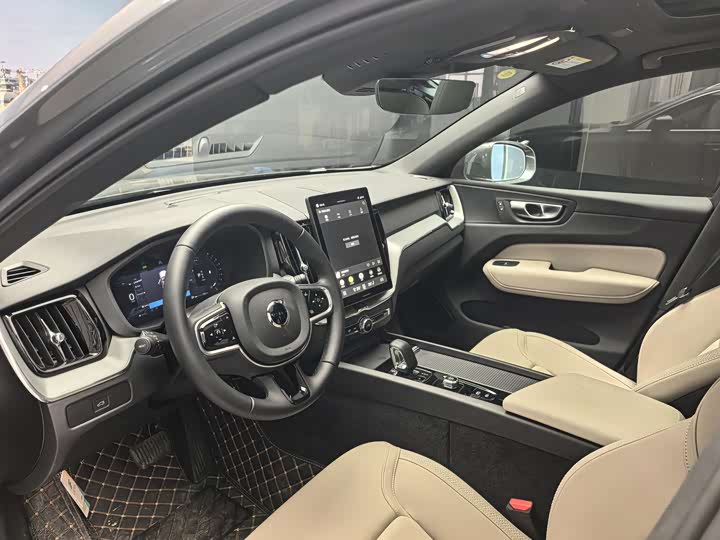 Фото 5 - Volvo XC60