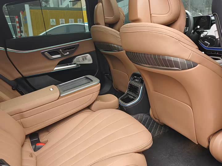 Фото 5 - Mercedes-Benz E-Class