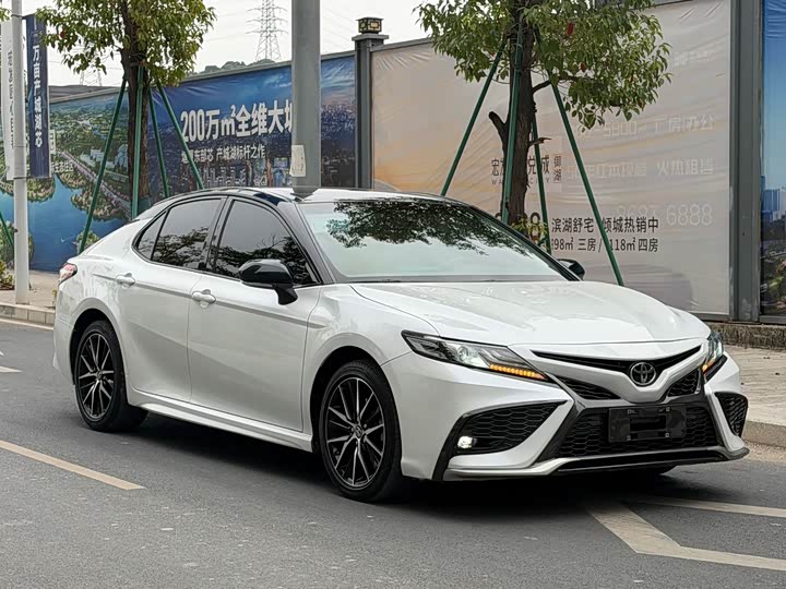 Фото 3 - Toyota Camry