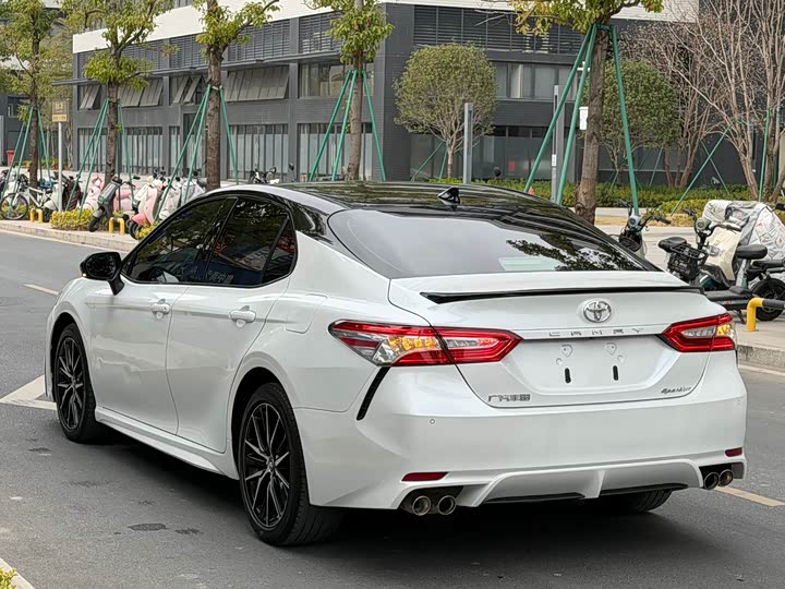 Фото 6 - Toyota Camry