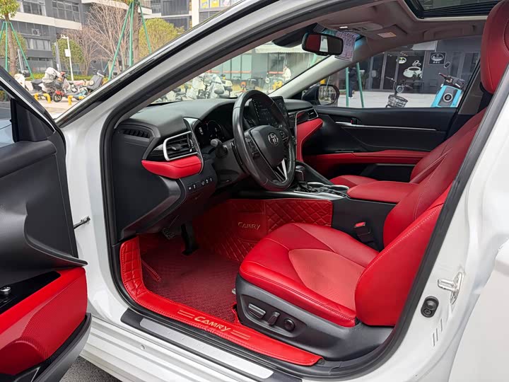 Фото 7 - Toyota Camry