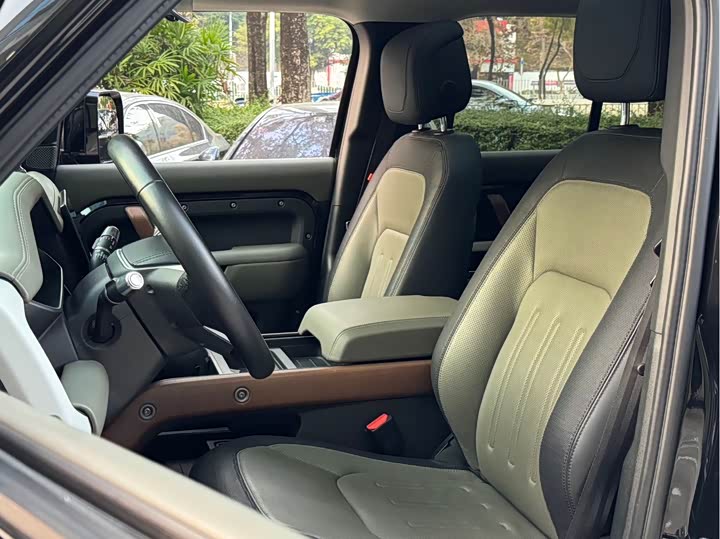 Фото 8 - Land Rover Defender