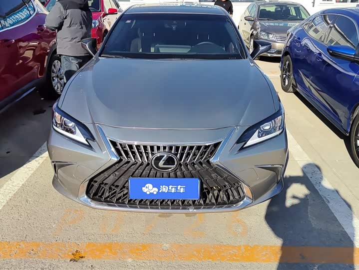 Фото 2 - Lexus ES