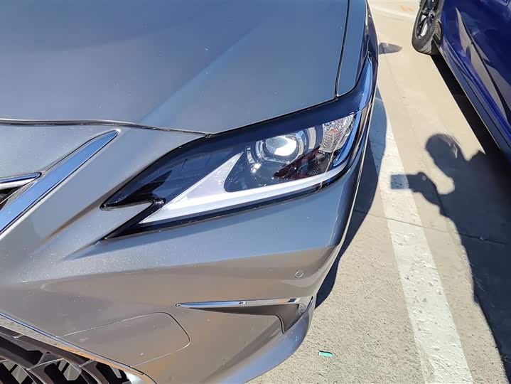 Фото 5 - Lexus ES