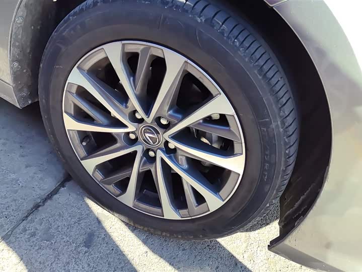 Фото 6 - Lexus ES