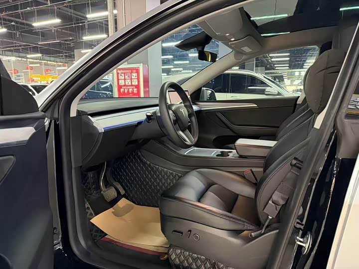 Фото 6 - Tesla Model Y