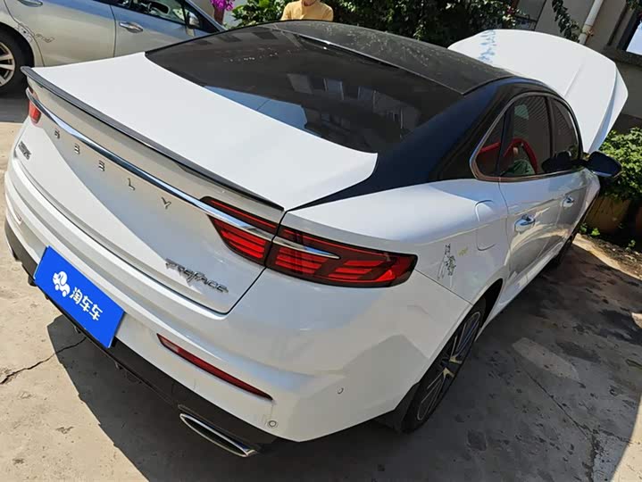 Фото 3 - Geely Preface