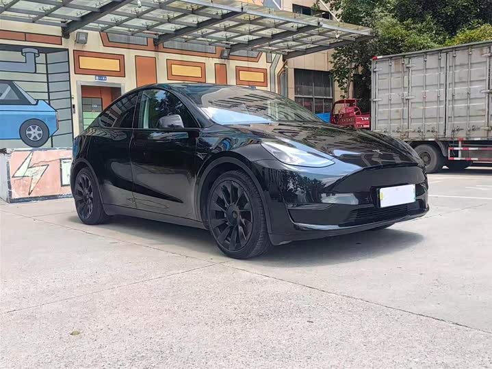 Фото 3 - Tesla Model Y
