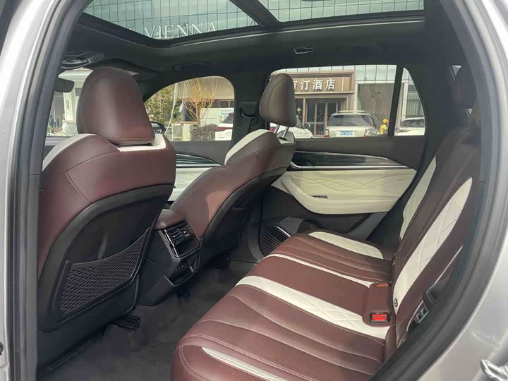 Фото 7 - Geely Monjaro