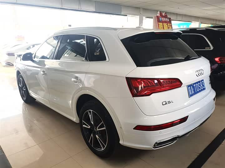 Фото 5 - Audi Q5L