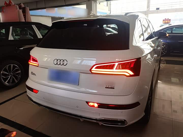 Фото 6 - Audi Q5L