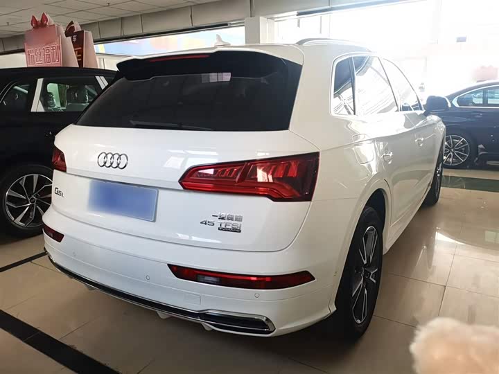 Фото 7 - Audi Q5L