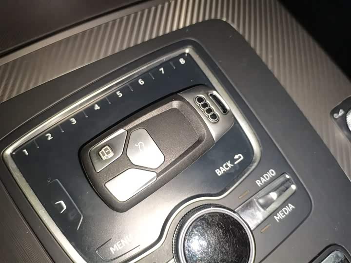 Фото 9 - Audi Q5L