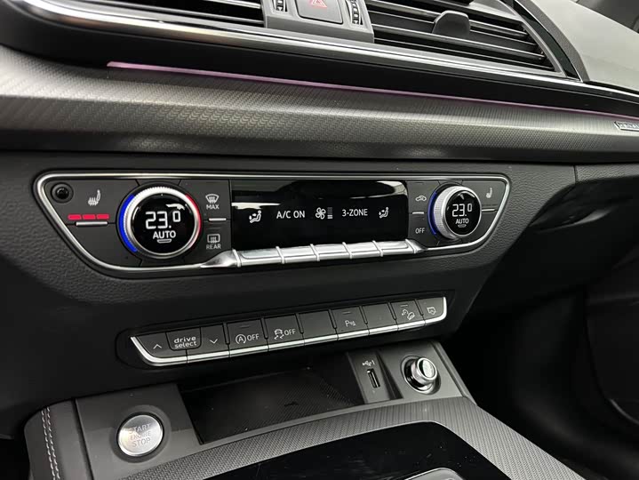 Фото 7 - Audi Q5L