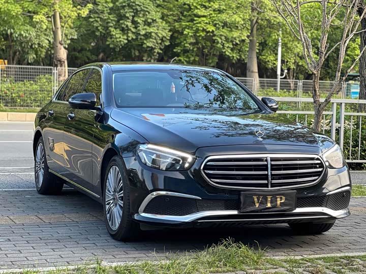 Фото 3 - Mercedes-Benz E-Class