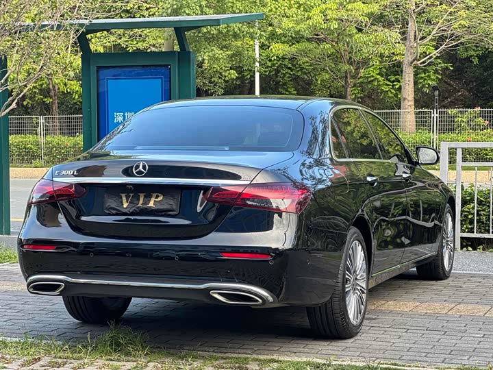 Фото 4 - Mercedes-Benz E-Class