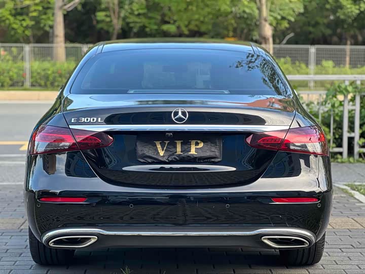 Фото 5 - Mercedes-Benz E-Class