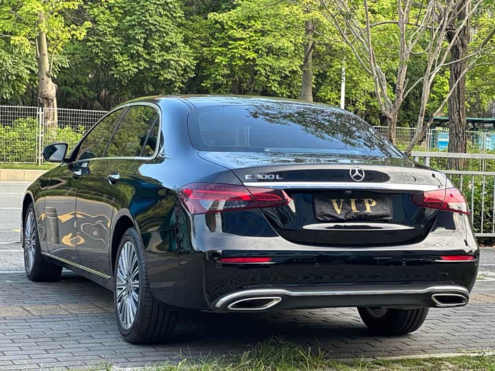 Фото 6 - Mercedes-Benz E-Class