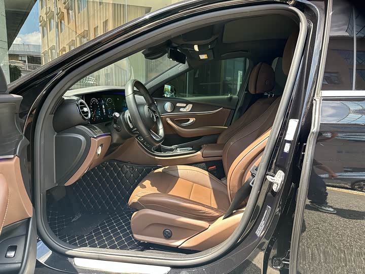 Фото 8 - Mercedes-Benz E-Class